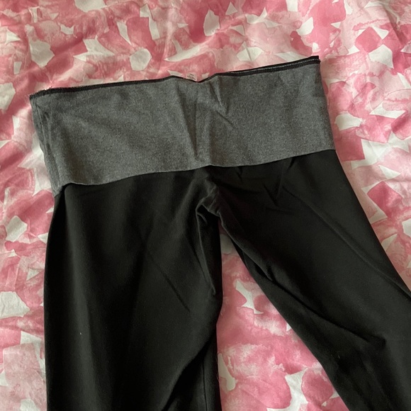 Victoria's Secret yoga black and Gray Leggings - Picture 6 of 6